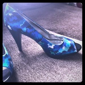 Open toe platform heels